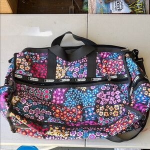 Le Sportsac weekenderbag